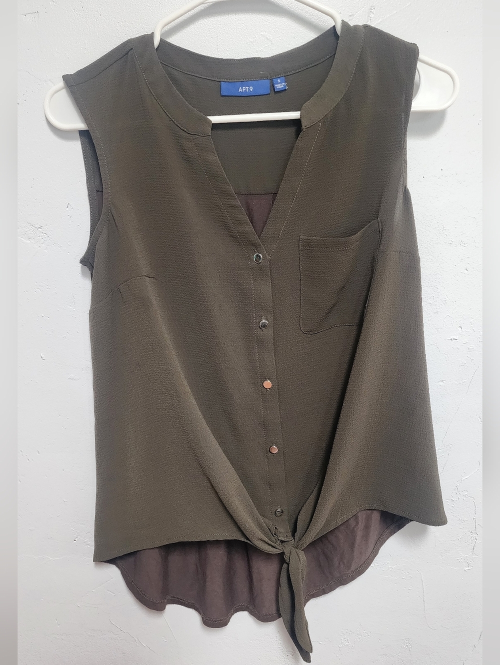 Apt. 9 Olive Green Sleeveless Button Down Blouse